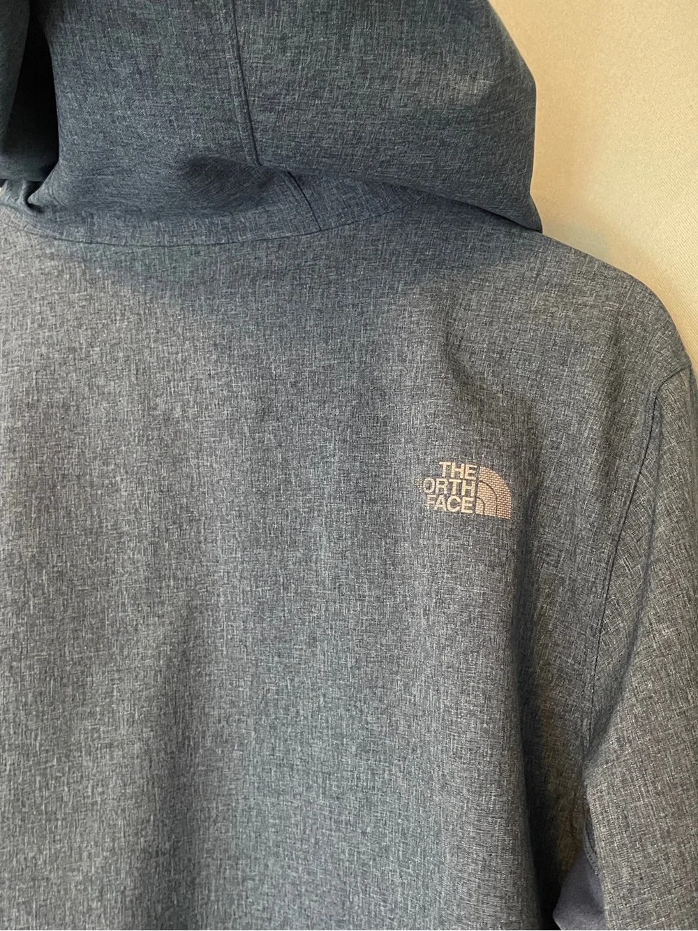 North Face Men's Kilowatt Jacket, Heathered Grey Torso and Solid Blue Sleeve LG